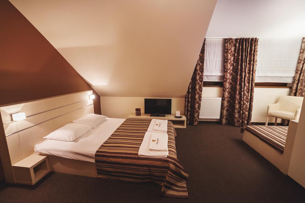 Biala Akacja Resort & Business Prudnik Ruang foto